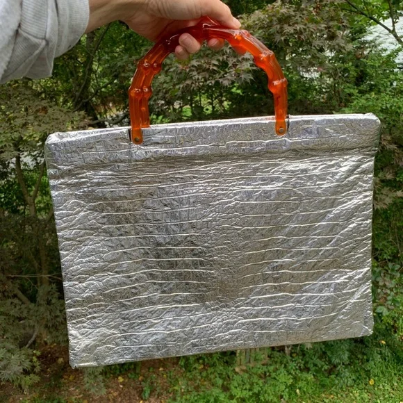Vintage 1960s metallic silver tote bag with lucite bamboo style handles - Picture 4 of 10